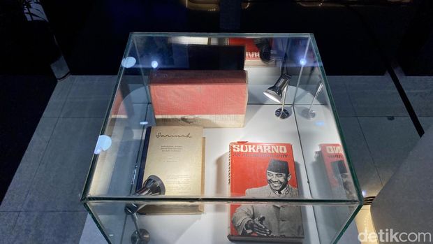 pameran foto dan karya Soekarno.