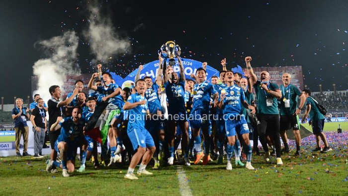 Para pemain Persib Bandung saat menjuarai Liga 1 2023/2024.