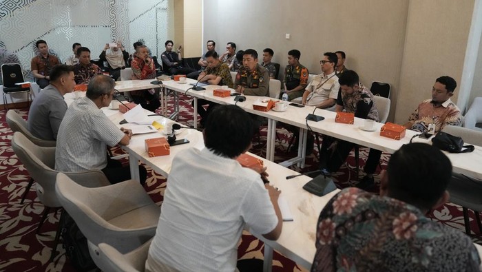 Pemprov Sulsel saat rapat bersama manajemen W Super Club Makassar.