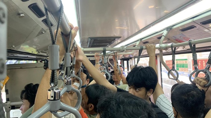 Pengalaman Naik TransJakarta ke Jakarta Fair