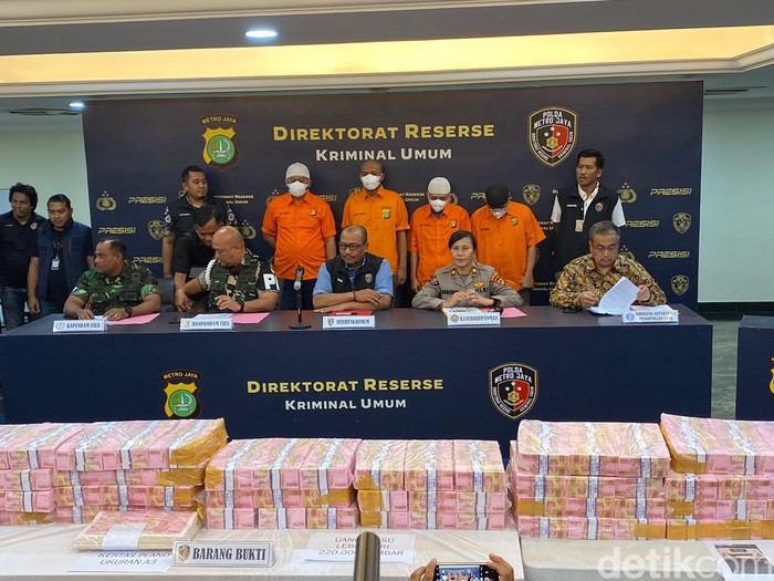 Polisi bongkar sindikat uang palsu di Srengseng Raya, Jakarta Barat. (Ammar Rezqianto/magang detikcom)