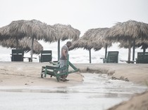 Potret Pantai di Meksiko Dihantam Badai Tropis Alberto