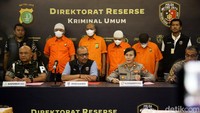 Sebanyak empat orang ditetapkan sebagai tersangka yakni M, YA, FF dan F.