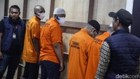 Keempatnya kini sudah ditahan di Rutan Polda Metro Jaya. Mereka dijerat dengan Pasal 244 KUHP dan Pasal 245 KUHP juncto Pasal 55 dan Pasal 56 KUHP.