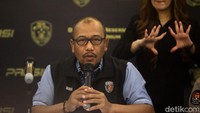 Pihak kepolisian masih memburu empat buron lainnya yang diduga terlibat dalam kasus tersebut. Empat pelaku yang masih diburu masing-masing pria berinisial U sebagai pemilik kantor akuntan publik dan pria berinisial I sebagai operator mesin cetak. Ada juga pria P dan A, yang merupakan pembeli yang palsu.