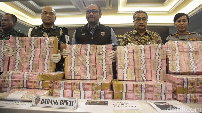 Potret Uang Palsu Rp 22 M yang Disita Polisi di Jakbar Potret Uang Palsu Rp 22 M yang Disita Polisi di Jakbar
