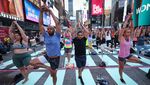 Ratusan Warga New York Ikut Yoga Bareng Saat Titik Balik Matahari