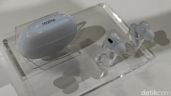 Bersamaan dengan launching Realme GT 6, Realme juga memperluas portofolio AIoT dengan secara resmi meluncurkan Realme Buds Air6 Series di Indonesia, meliputi Realme Buds Air6 dan Realme Buds Air6 Pro. Foto: Rachmatunnisa