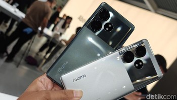Ada dua pilihan warna Realme GT 6 yang tersedia, yakni Fluid Silver dan Razor Green. Foto: Rachmatunnisa