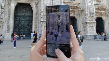 Jelang peluncurannya, Realme mengajak tech reviewer dan media dari berbagai negara keliling Milan sambil menjajal langsung smartphone ini. Foto: Rachmatunnisa