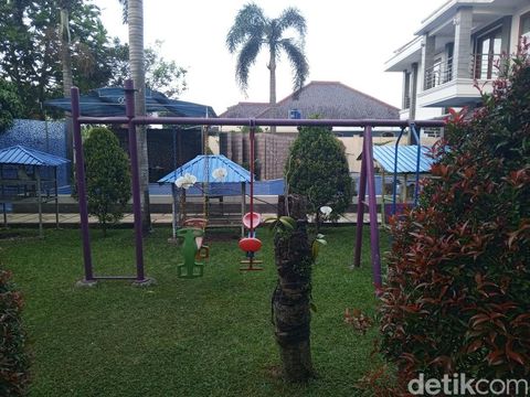 Rumah Mewah Umuh Muchtar di Sumedang