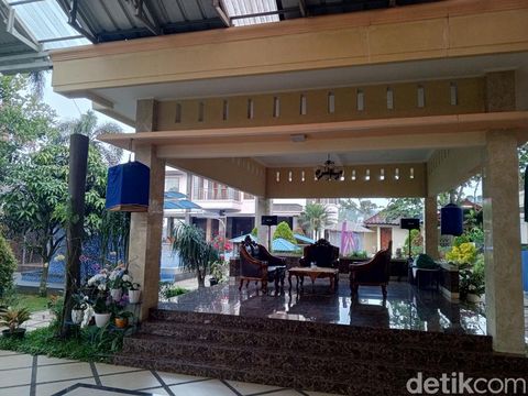 Rumah Mewah Umuh Muchtar di Sumedang