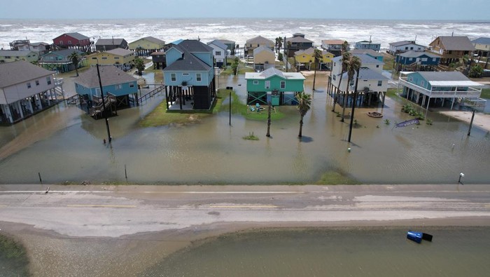 An aerial view shows flooded homes after tropical storm Alberto made landfall in Mexico, in Surfside Beach, Texas, U.S., on June 20, 2024. REUTERS/Evan Garcia