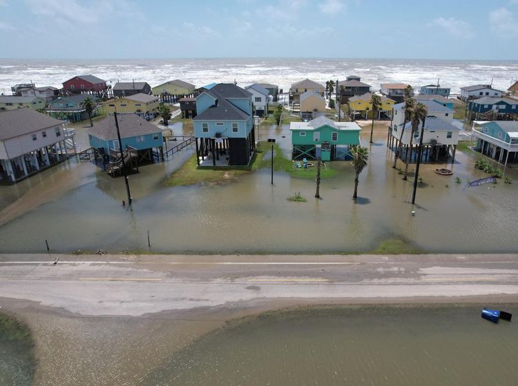 Rumah-rumah di Texas Kebanjiran Usai Diterjang Badai Tropis Alberto