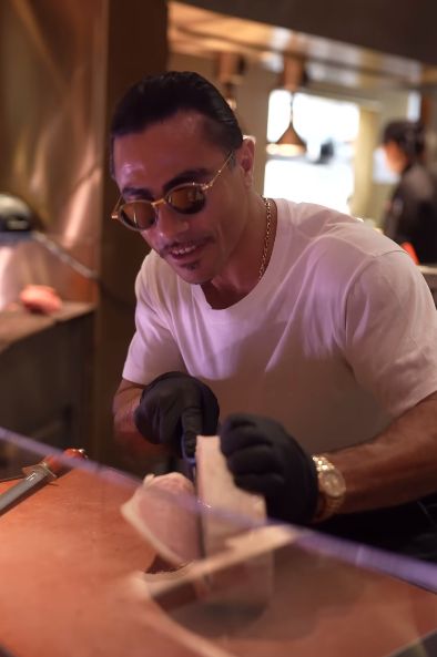 Salt Bae Habis Dikritik Gegara Akan Membuka Restoran di Italia