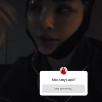 Meski dengan wajah diperban, Sarwendah juga sempat membuka tanya jawab di akun Instagram Storynya. Dalam sesi tanya jawab tersebut Sarwendah mengaku sudah ingin menjalani tindakan tersebut sejak 10 tahun lalu. Foto: Instagram/@sarwendah29