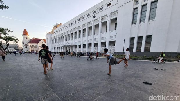 Senja di Kota Lama Surabaya