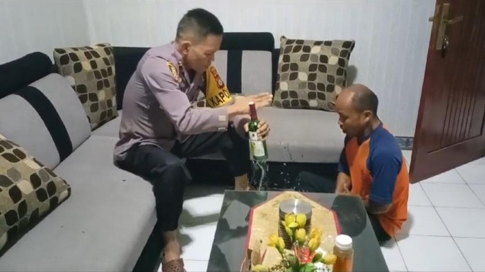 Tangkapan layar video viral polisi sakti di Garut