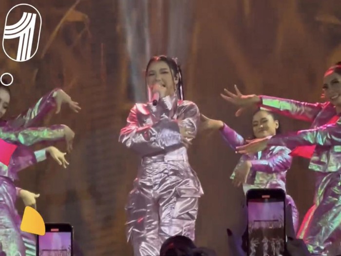 Penampilan Tiara Andini di Allo Bank Fest 2024.