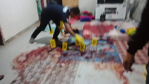 Tim Inafis Polres Lombok Timur saat melakukan olah TKP pembunuhan ibu muda diduga dibunuh suami. (Istimewa)
