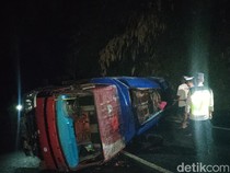 Truk Tangki Terguling di Kulon Progo, Muatan Jelantahnya Tumpah
