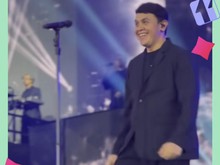 Tulus Bikin Karaoke Massal di Allo Bank Fest 2024 Tulus Bikin Karaoke Massal di Allo Bank Fest 2024