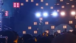 Tulus Bikin Karaoke Massal di Allo Bank Fest 2024