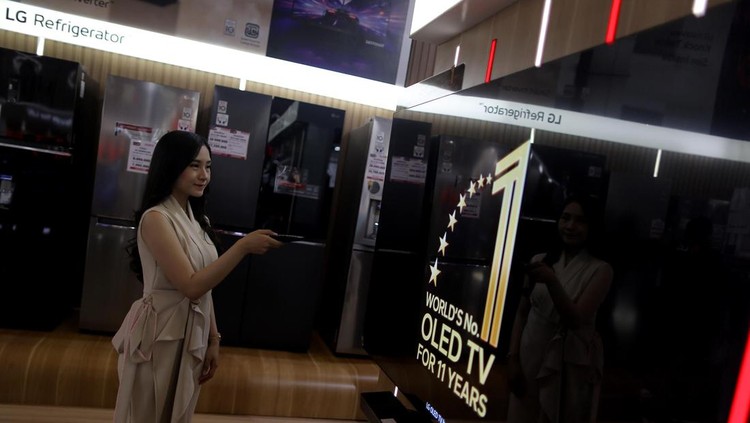 TV LG OLED C4 bakal menjadi primadona di ajang tahunan Pekan Raya Jakarta (Jakarta Fair) 2024. Seperti apa penampakannya? Kita intip saja yuks...