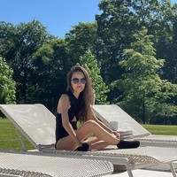 Rahasia kecantikan Vera Wang pun sering jadi perbincangan. Ia mengaku tetap makan makanan cepat saji, donat, dan alkohol yang diimbangi dengan gaya hidup sehat. Foto: Instagram Vera Wang