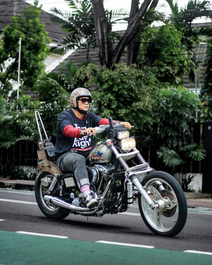 Virgoun Naik Moge Harley-Davidson
