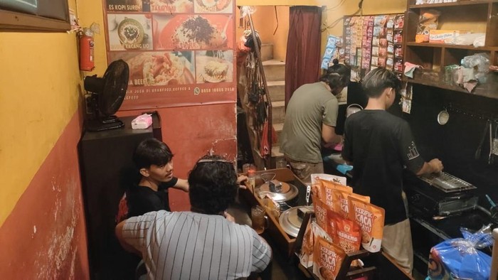 Warkop di Jaksel didatangi bang jago paksa tukar recehan jadi Rp 1 juta. (Dok. istimewa)