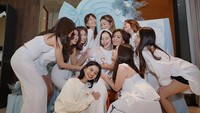 Beby Tsabina mendapatkan pesta kejutan bridal shower dari sahabat-sahabatnya jelang pernikahan. Foto: instagram Beby Tsabina