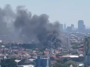 Bengkel Bus Damri Jagir Sidosermo Surabaya Terbakar, 12 Mobil PMK Diterjunkan