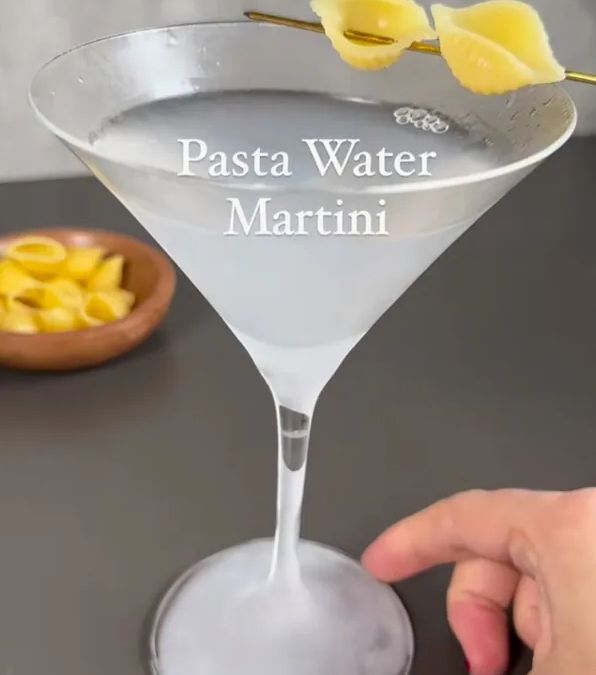 Kacau! Netizen Ini Bikin Cocktail dari Air Rebusan Pasta