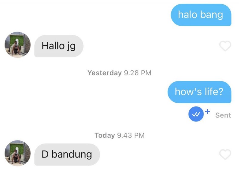 Komunikasi dengan Bahasa Inggris sekarang sudah hal biasa. Kalau nggak bisa Bahasa Inggris, chattan dengan gebetan mungkin aja jadi susah. Kayak ini nih.