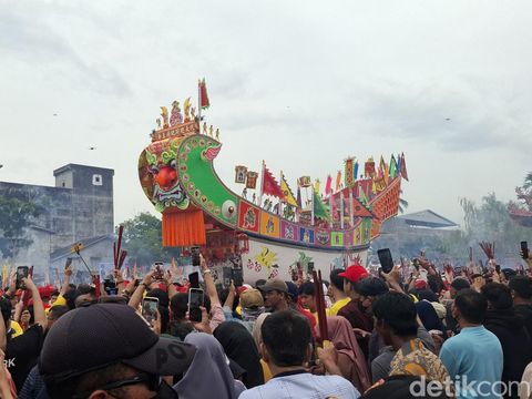 Festival Bakar Tongkang (Raja Adil/detikcom)