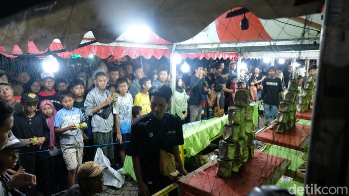 HUT DKI, Warga Tumpah Ruah Ramaikan Jakarnaval di Monas
