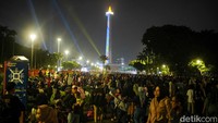 Warga berbondong-bondong mengikuti Jakarnaval di Monas, Jakarta Pusat, Sabtu (22/6/2024).