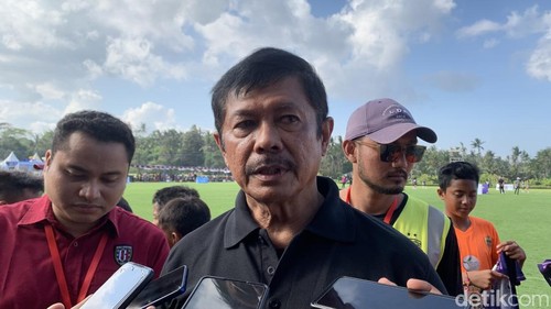 Pelatih Timnas Indonesia U-20 Indra Sjafri saat ditemui di Bali United Training Center, Pantai Purnama, Gianyar, Sabtu (22/6/2024).
