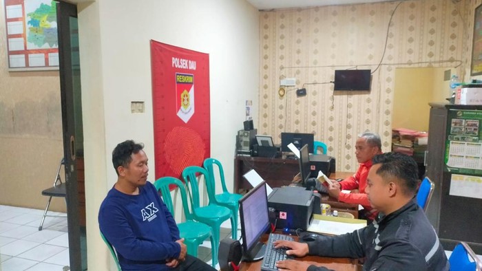 IW saat menjalani pemeriksaan di Polsek Dau.