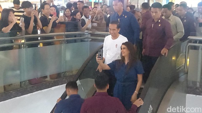 Presiden Jokowi Nikmati Kumpul Keluarga dengan Cucu-cucunya di Wahana Bermain Solo Paragon Mall