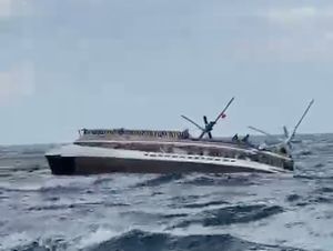 Lagi Kapal Pinisi Tenggelam di Labuan Bajo, WNA Dilarikan ke RS