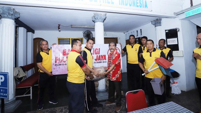 Polsek Mampang Semarakkan HUT Bhayangkara dengan Kegiatan Bakti Religi