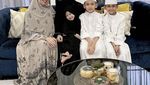 Pose Kartika Putri Masak hingga Ngopi Bareng Suami