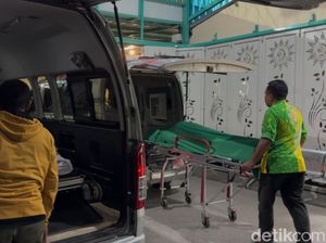 Pengelola Tepis Kabar Truk Tertabrak Pajero di Tol Kendal Parkir di Bahu Jalan