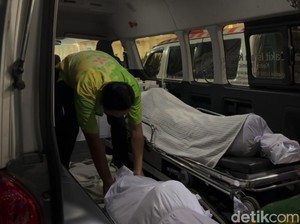 4 Korban Tewas Pajero Tabrak Truk di Tol Semarang-Batang Dibawa ke Blitar
