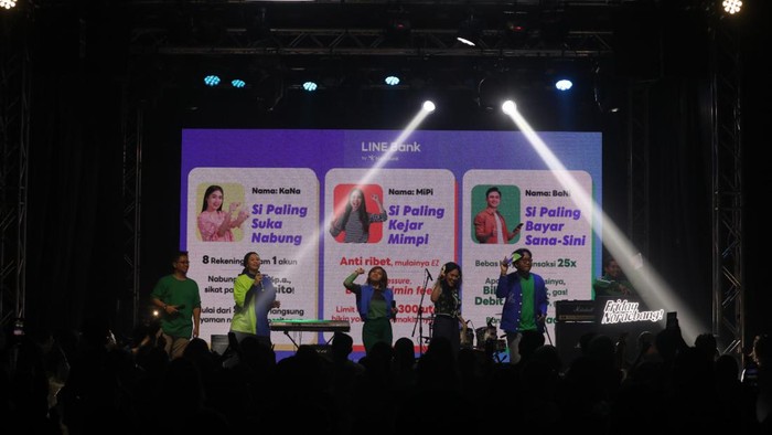 LINE Bank by Hana Bank (LINE Bank) bersama komunitas Friday Noraebang kembali menggelar acara pagelaran musik sebagai wujud apresiasi untuk Nasabah setia. Pagelaran musik berlangsung meriah dengan dihadiri ratusan Nasabah LINE Bank dan undangan di M Bloc Live House, Jakarta Selatan (21/06/2024).
