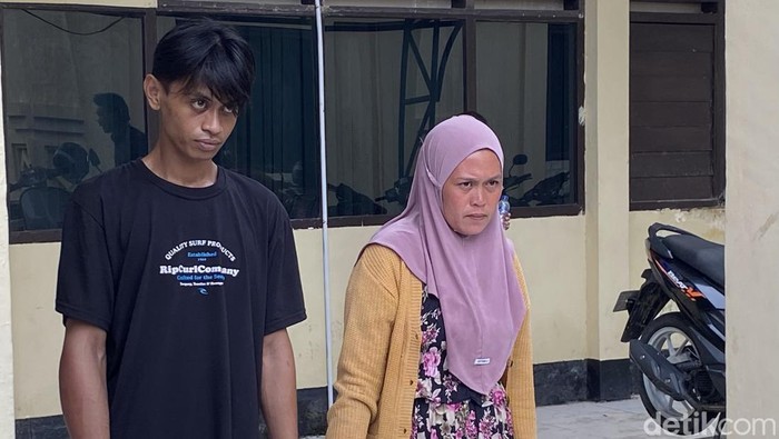 Pelaku ML dan AN dihadirkan saat rilis kasus curanmor di Polresta Kendari, Sulawesi Tenggara (Sultra).
