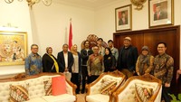 Menutup pertemuan, Tudiono mengggarisbawahi bahwa dukungan dan kerjasama insan perfilman Indonesia dan Cape Town terhadap FFI akan menjadi momentum penting dalam kerjasama RI-Afsel yang  tahun ini merayakan 30 tahun hubungan diplomatik.
