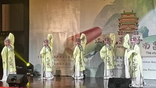 Salah satu kesenian Tiongkok yang tampil di PKB, Sabtu (22/6/2024).